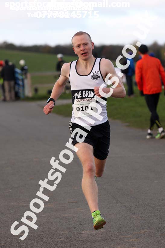 Senior mens and womens Heaton Harriers Memorial 10k Road Race, Newcastle. Photo:  David T. Hewitson/Sports for All Pics